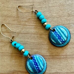 Turquoise beaded hook earrings with lower part in enamel.